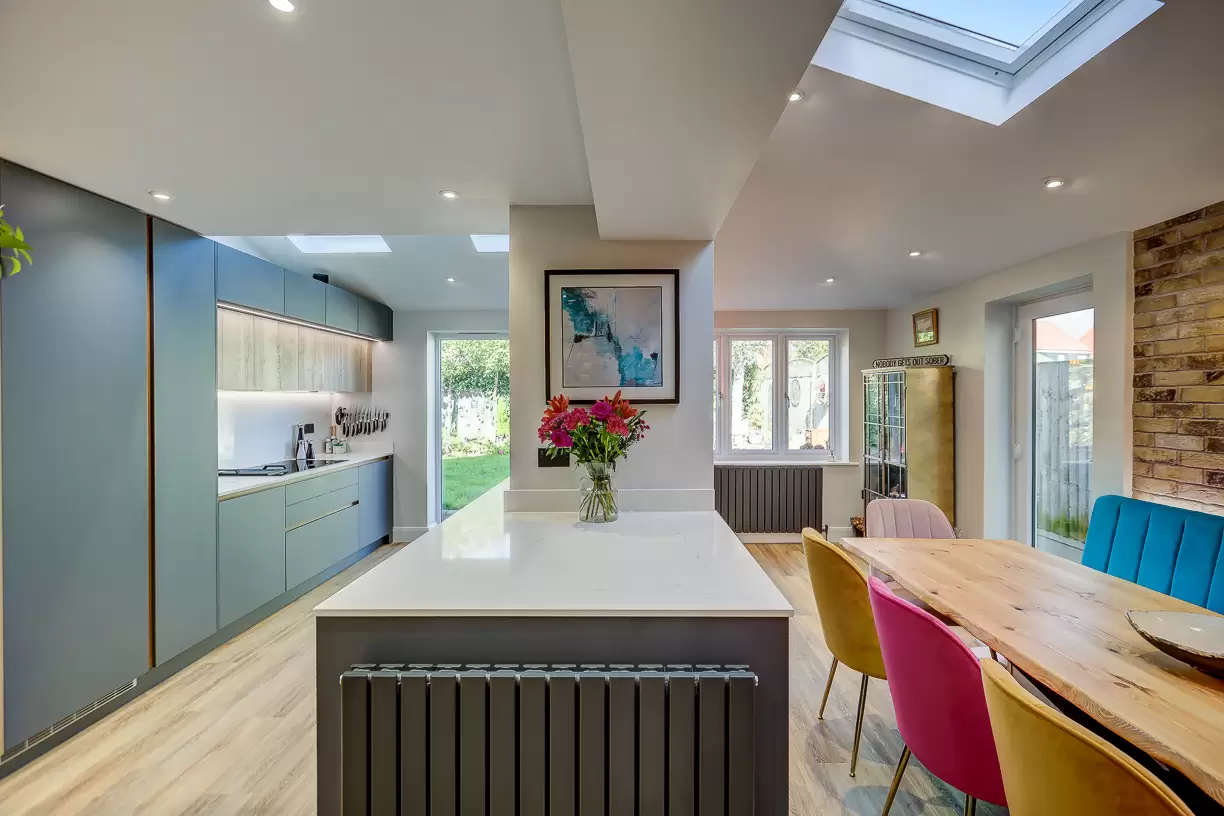 Handleless Kitchen with Banquette Seating Handleless Kitchen with Banquette Seating