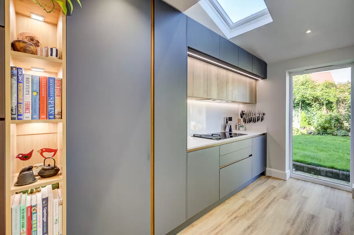 Handleless Kitchen with Banquette Seating Handleless Kitchen with Banquette Seating