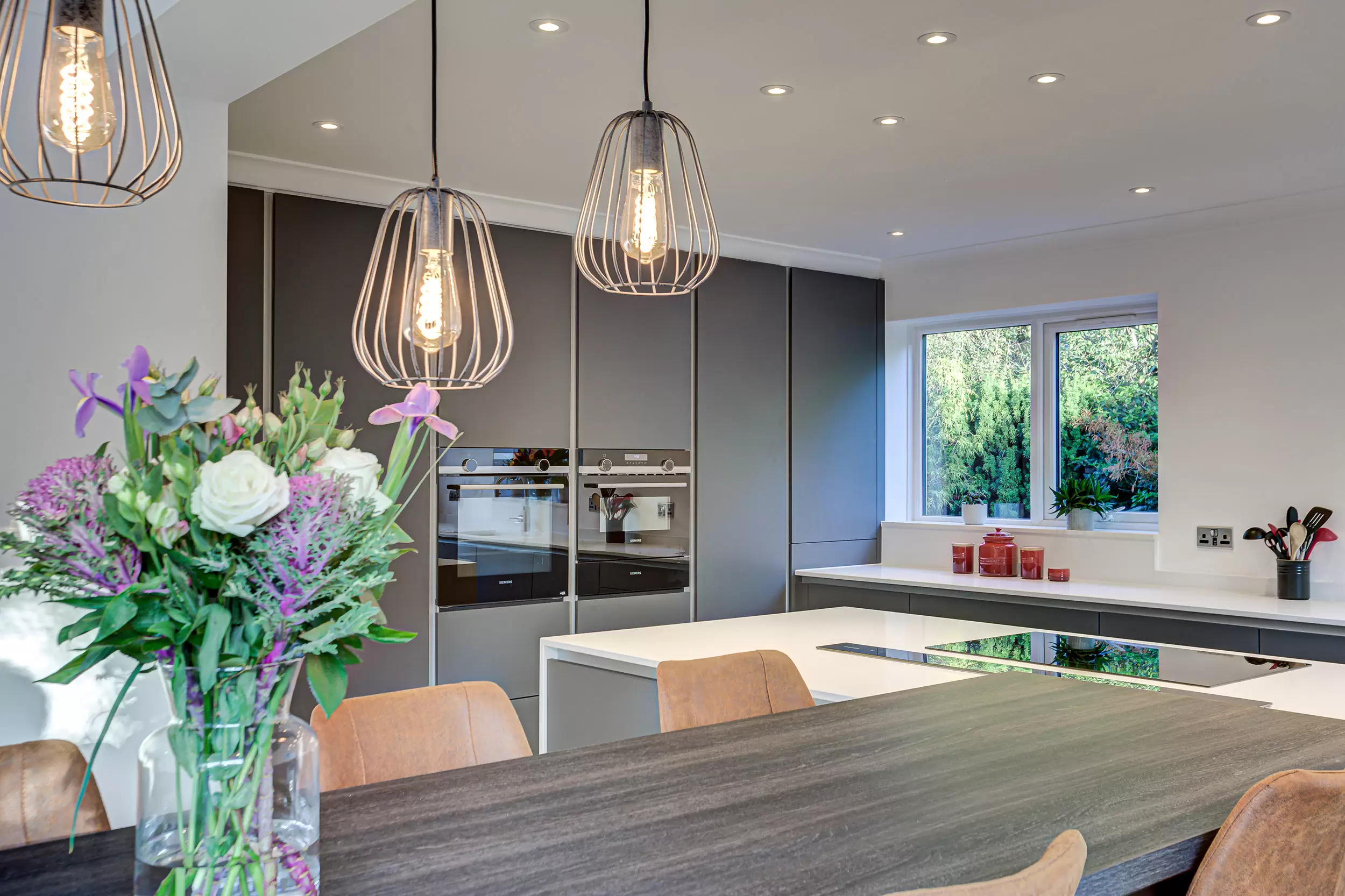 Handleless Kitchen with Island