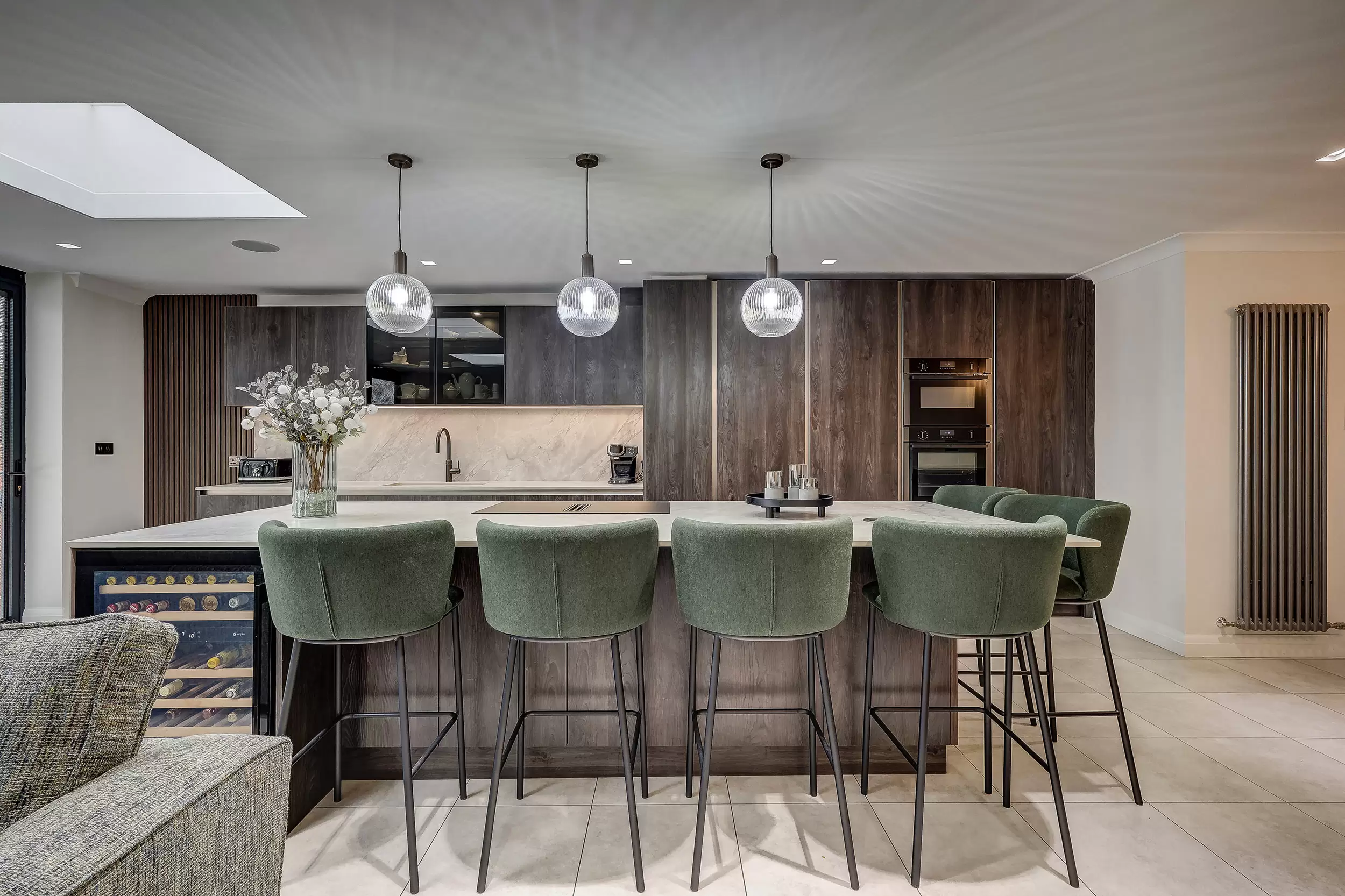 Hoxton Oak Handleless Kitchen